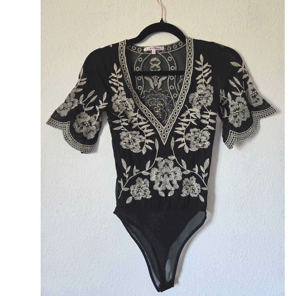 Bailey Rose Black Floral Embroidered Mesh Bodysuit XS Short V-Neck Flutter Slv - Picture 2 of 10